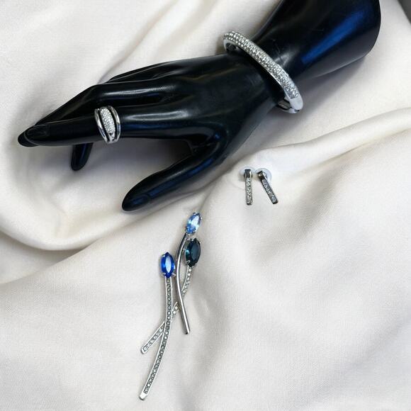 Swarovski Swan Signed Bracelet Earrings Bracelet Brooch Jewelry Set, Pave Stones - Picture 1 of 16